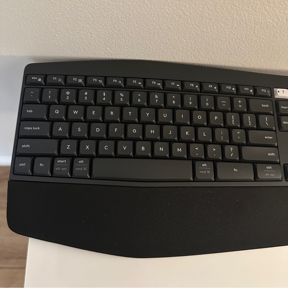 Logitech Keyboard/Mouse Combo - Picture 3 of 7